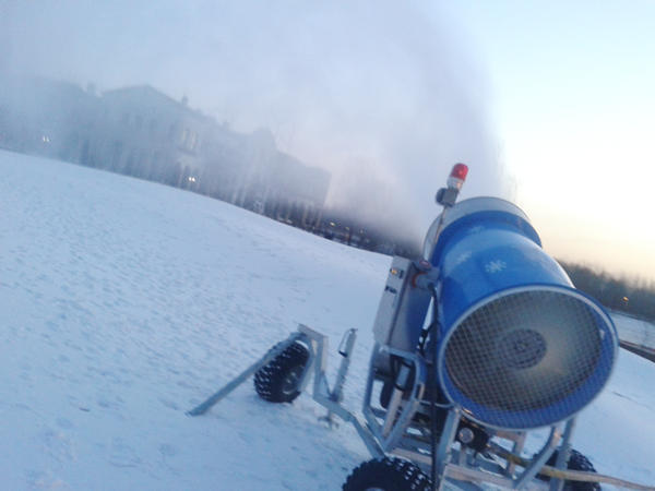室外造雪机2