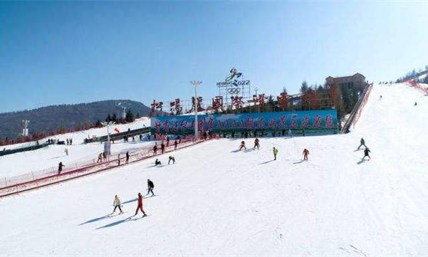 甘肃省和政县松鸣岩国际滑雪场