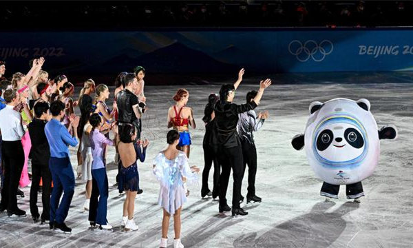 2月20日，北京2022年冬奥会花样滑冰表演滑在首都体育馆举行。